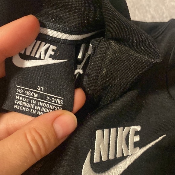 Nike Track Jacket Toddler Black Full Zip Lightweight Nike Spell Out Sleeve 2T - Picture 2 of 2